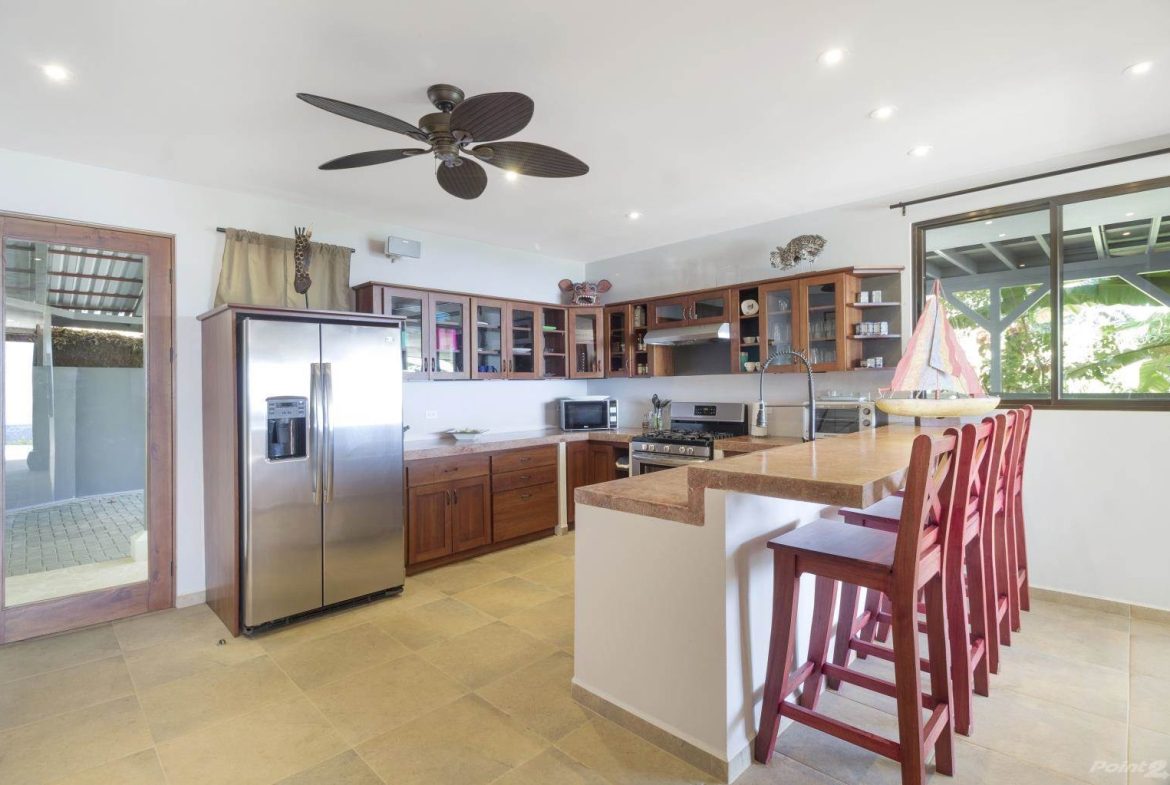 PROPERTY WITH OCEAN VIEWS NEAR TO EVERYTHING, IN JARDINES DEL MORETE UVITA – 0.34 ACRES
