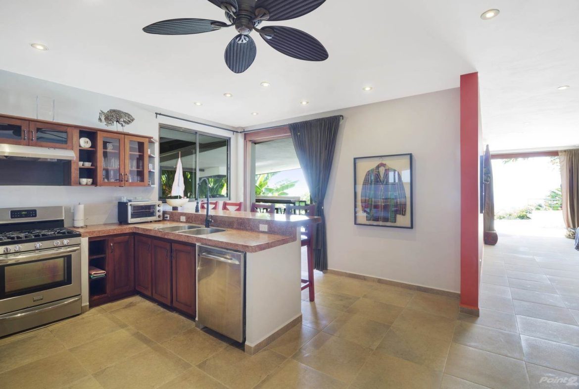 PROPERTY WITH OCEAN VIEWS NEAR TO EVERYTHING, IN JARDINES DEL MORETE UVITA – 0.34 ACRES