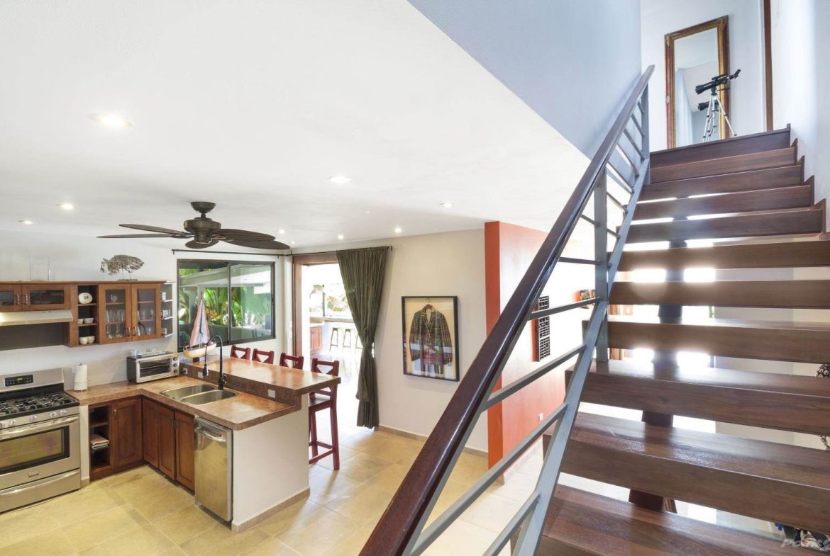 PROPERTY WITH OCEAN VIEWS NEAR TO EVERYTHING, IN JARDINES DEL MORETE UVITA – 0.34 ACRES