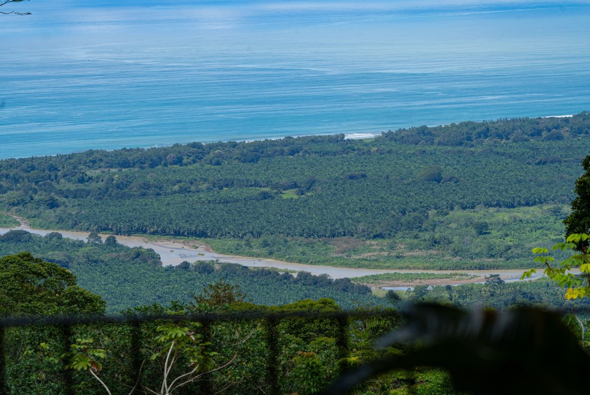LUXURY PROPERTY WITH FIVE BEDROOMS AND OCEAN VIEWS, IN THE HILLS OF PORTALON – 7 ACRES