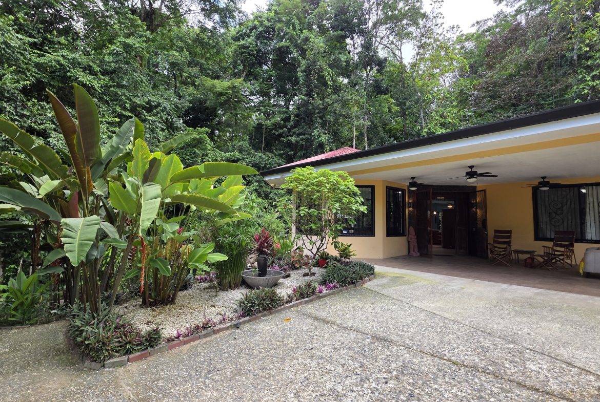 JUNGLE PROPERTY WITH THREE BEDROOMS IN A GATED COMMUNITY, IN OJOCHAL – 1.17 ACRES