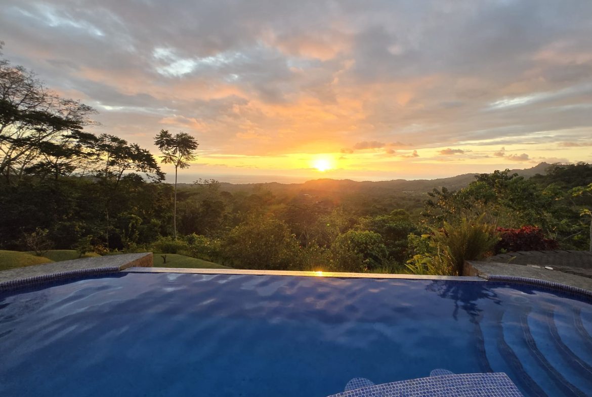 PROPERTY WITH FOUR BEDROOMS WITH OCEAN VIEWS, IN OJOCHAL – 0.54 ACRES