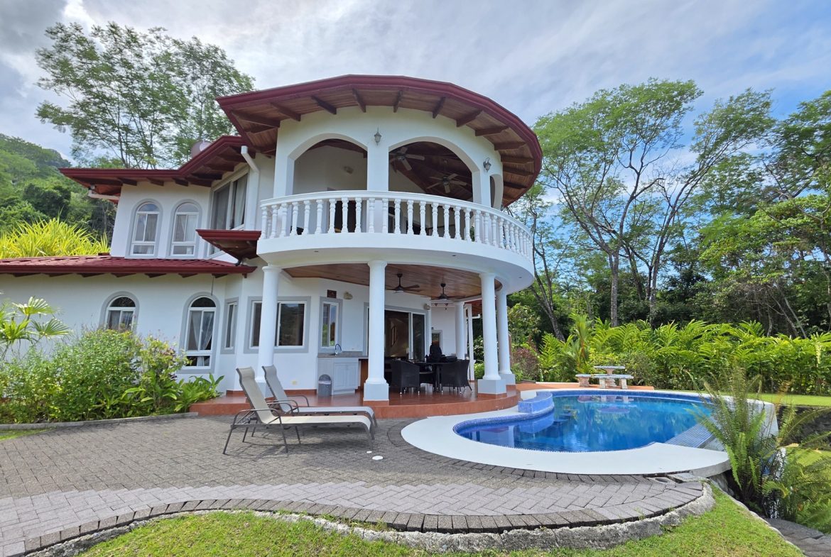 PROPERTY WITH FOUR BEDROOMS WITH OCEAN VIEWS, IN OJOCHAL – 0.54 ACRES