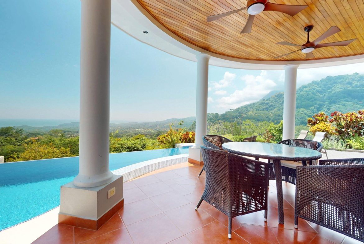 PROPERTY WITH FOUR BEDROOMS WITH OCEAN VIEWS, IN OJOCHAL – 0.54 ACRES