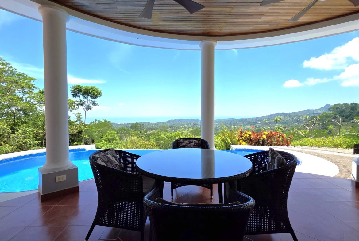 PROPERTY WITH FOUR BEDROOMS WITH OCEAN VIEWS, IN OJOCHAL – 0.54 ACRES