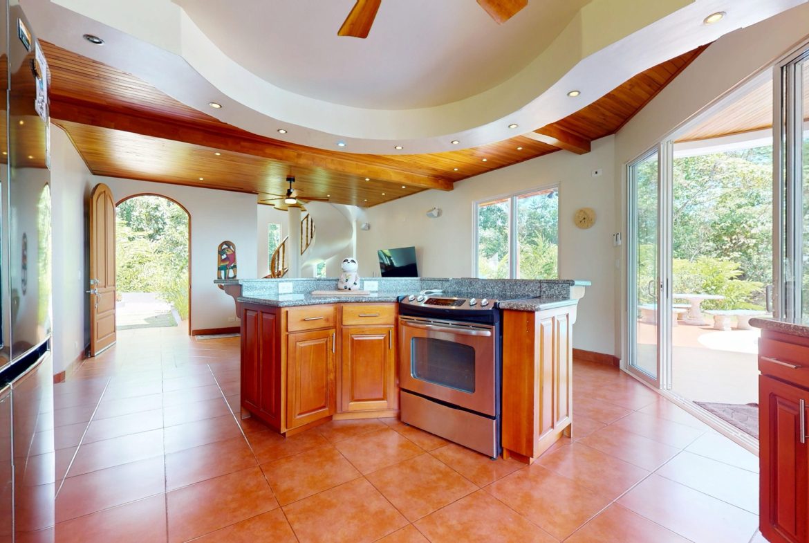 PROPERTY WITH FOUR BEDROOMS WITH OCEAN VIEWS, IN OJOCHAL – 0.54 ACRES