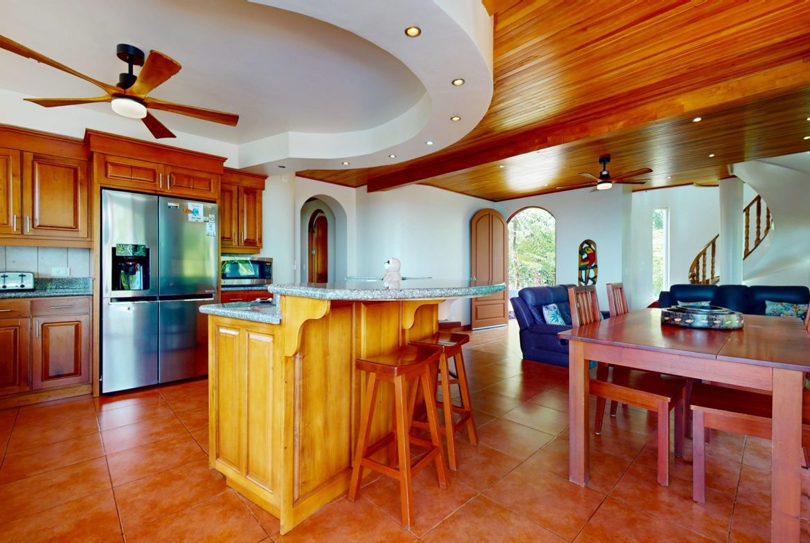 PROPERTY WITH FOUR BEDROOMS WITH OCEAN VIEWS, IN OJOCHAL – 0.54 ACRES