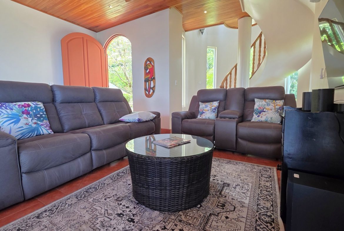 PROPERTY WITH FOUR BEDROOMS WITH OCEAN VIEWS, IN OJOCHAL – 0.54 ACRES