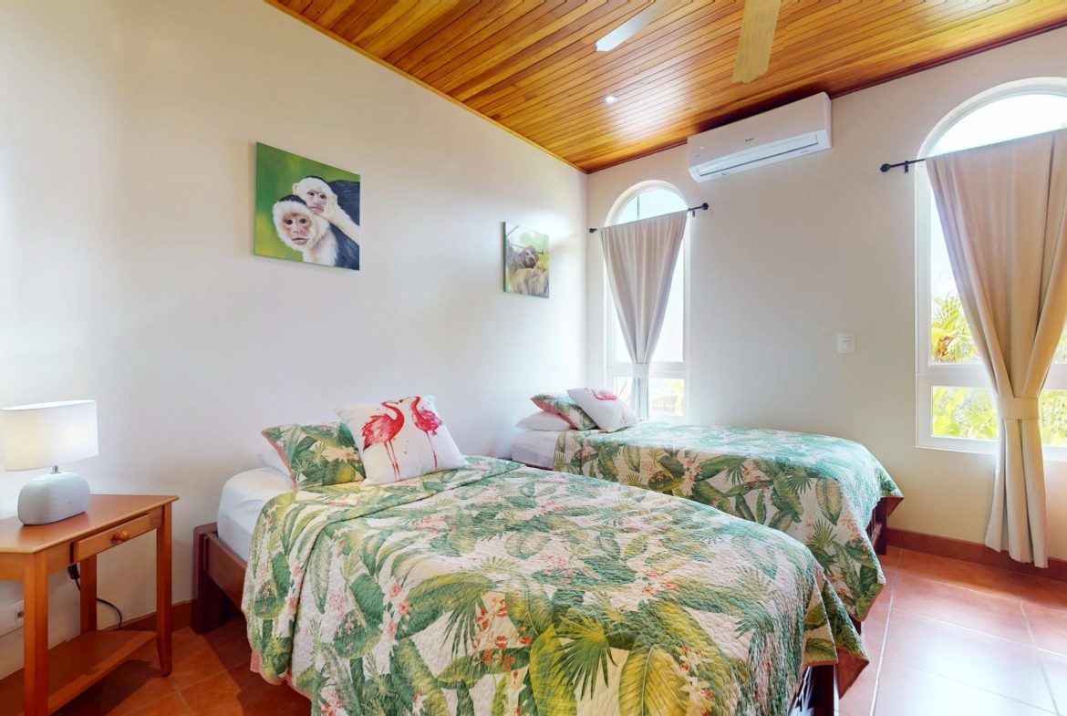 PROPERTY WITH FOUR BEDROOMS WITH OCEAN VIEWS, IN OJOCHAL – 0.54 ACRES