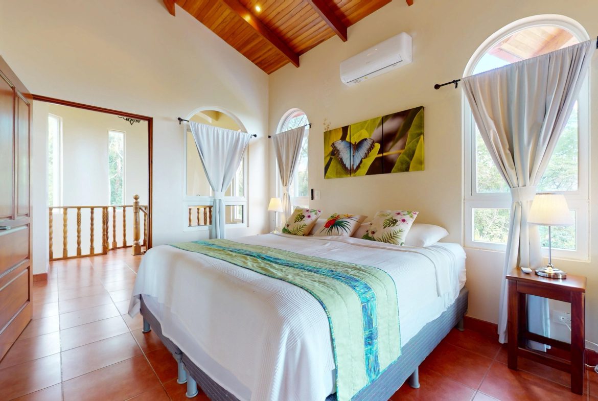 PROPERTY WITH FOUR BEDROOMS WITH OCEAN VIEWS, IN OJOCHAL – 0.54 ACRES