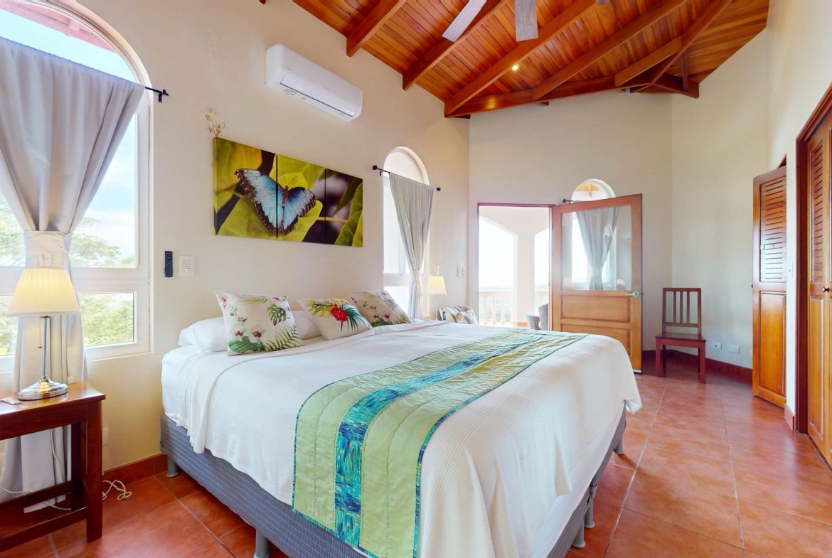 PROPERTY WITH FOUR BEDROOMS WITH OCEAN VIEWS, IN OJOCHAL – 0.54 ACRES