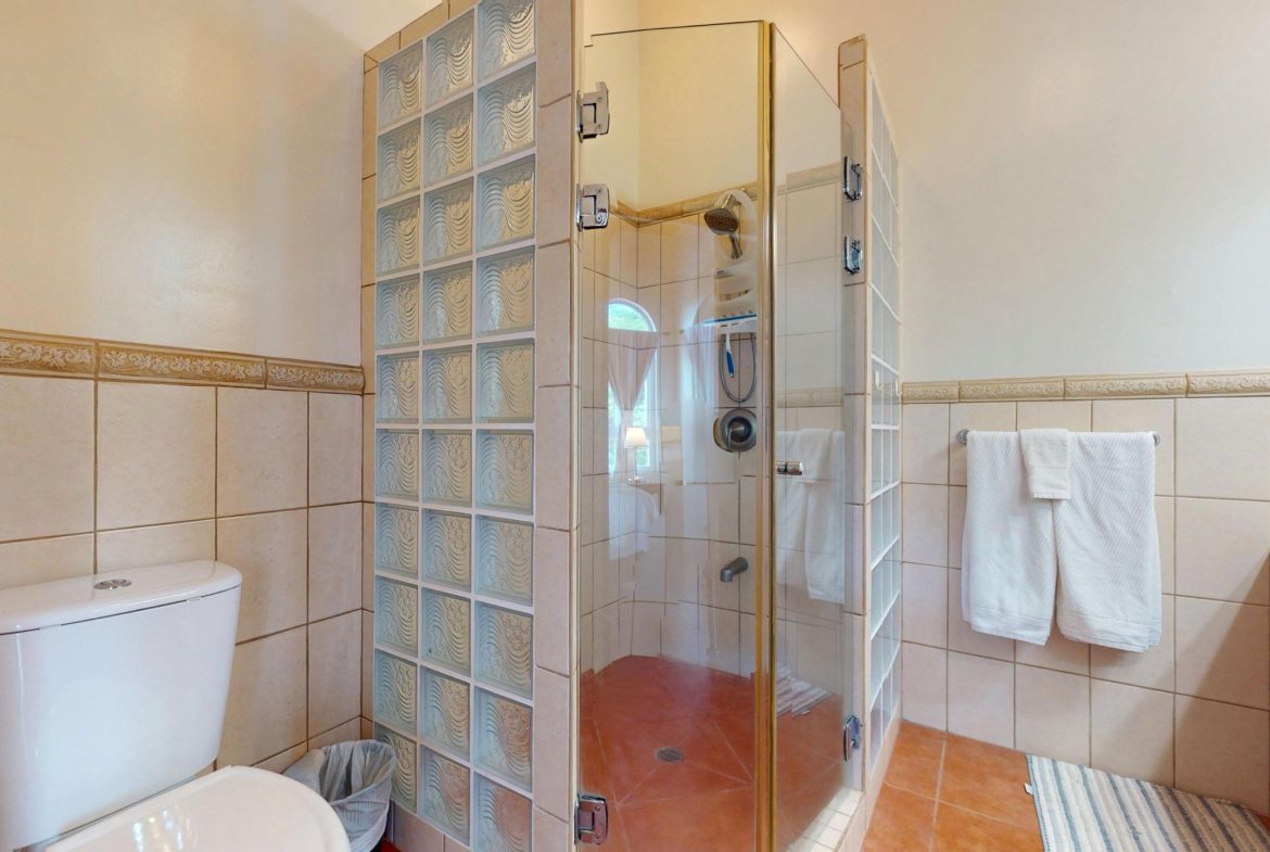 PROPERTY WITH FOUR BEDROOMS WITH OCEAN VIEWS, IN OJOCHAL – 0.54 ACRES