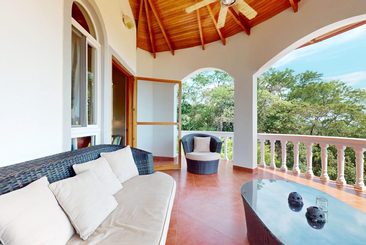 PROPERTY WITH FOUR BEDROOMS WITH OCEAN VIEWS, IN OJOCHAL – 0.54 ACRES