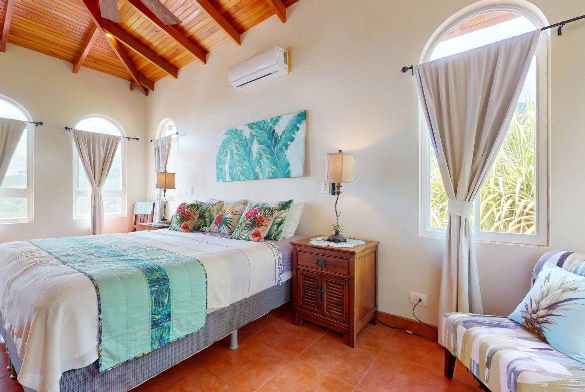 PROPERTY WITH FOUR BEDROOMS WITH OCEAN VIEWS, IN OJOCHAL – 0.54 ACRES