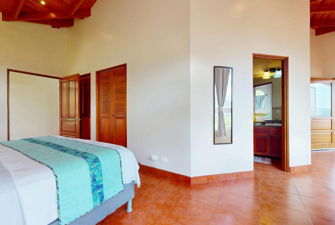 PROPERTY WITH FOUR BEDROOMS WITH OCEAN VIEWS, IN OJOCHAL – 0.54 ACRES