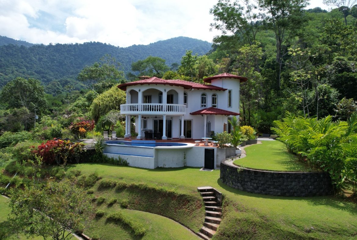 PROPERTY WITH FOUR BEDROOMS WITH OCEAN VIEWS, IN OJOCHAL – 0.54 ACRES