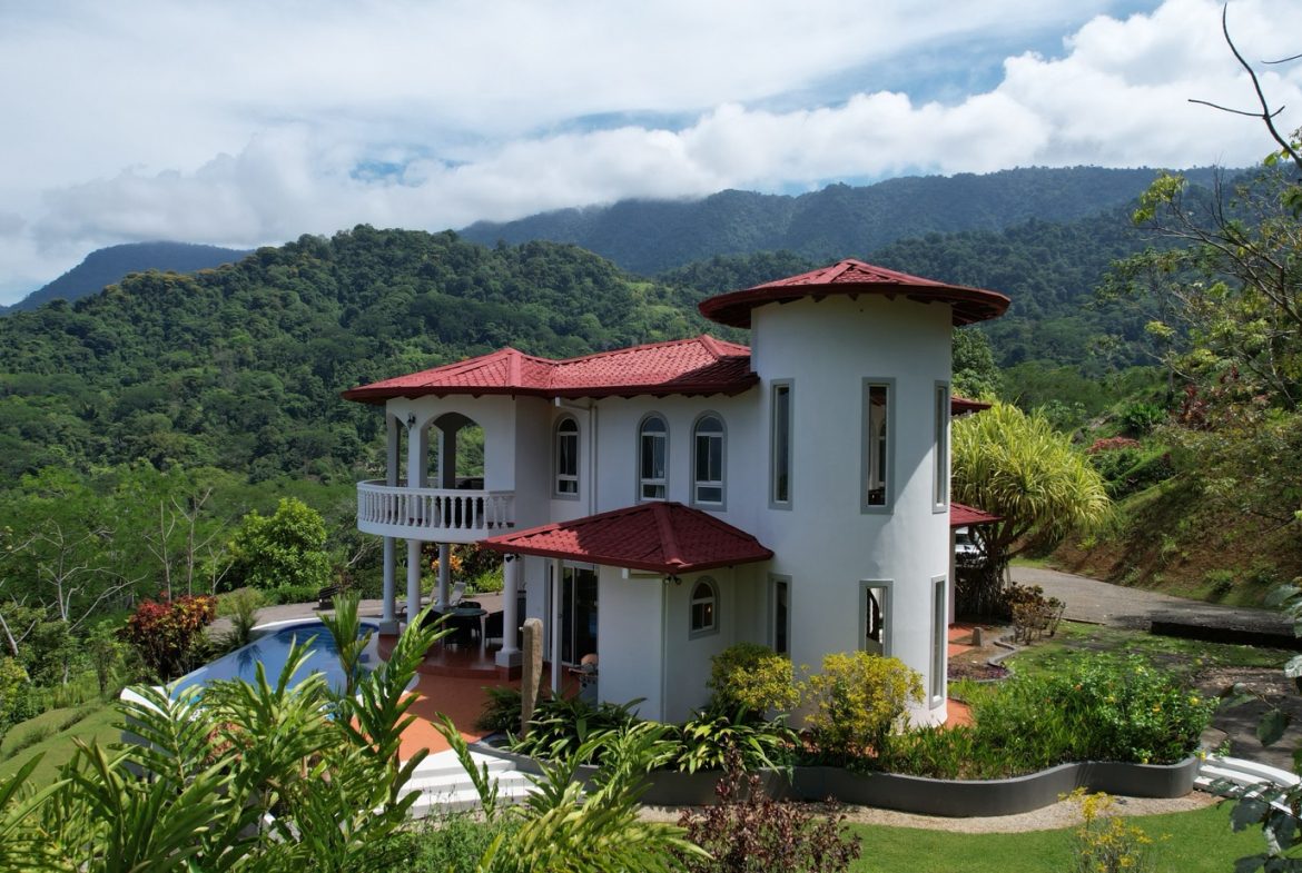 PROPERTY WITH FOUR BEDROOMS WITH OCEAN VIEWS, IN OJOCHAL – 0.54 ACRES