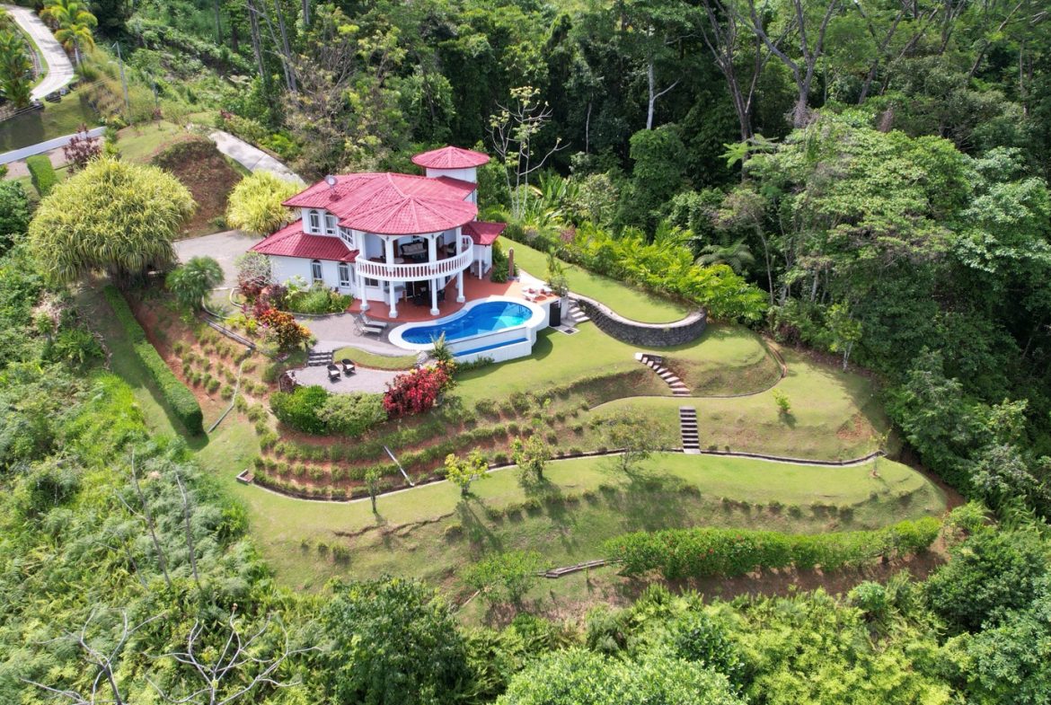 PROPERTY WITH FOUR BEDROOMS WITH OCEAN VIEWS, IN OJOCHAL – 0.54 ACRES