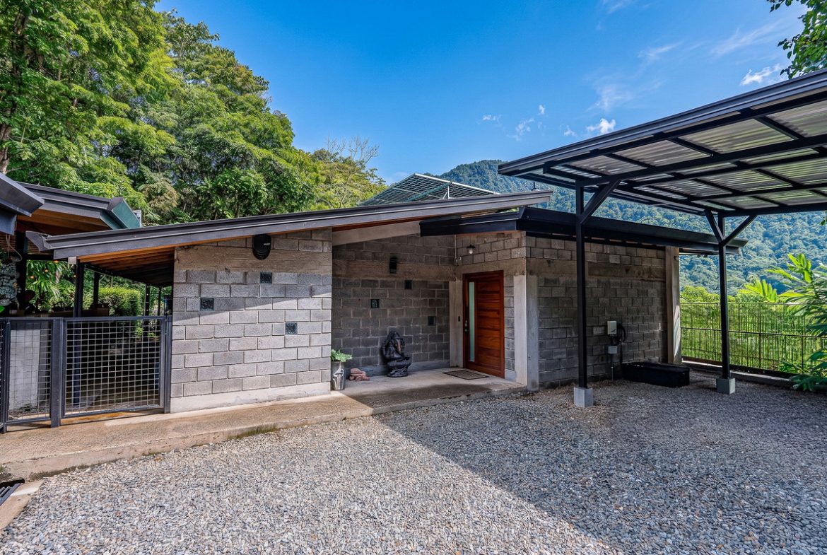MOUNTAIN PROPERTY WITH TWO BEDROOMS AND SOLAR POWERED, IN TINAMASTES – 5.4 ACRES