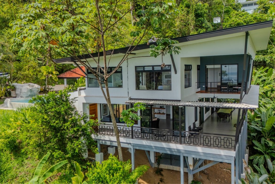 CASA LA ROCA JUNGLE PROPERTY WITH THREE BEDROOMS, IN UVITA  – 4.06 ACRES