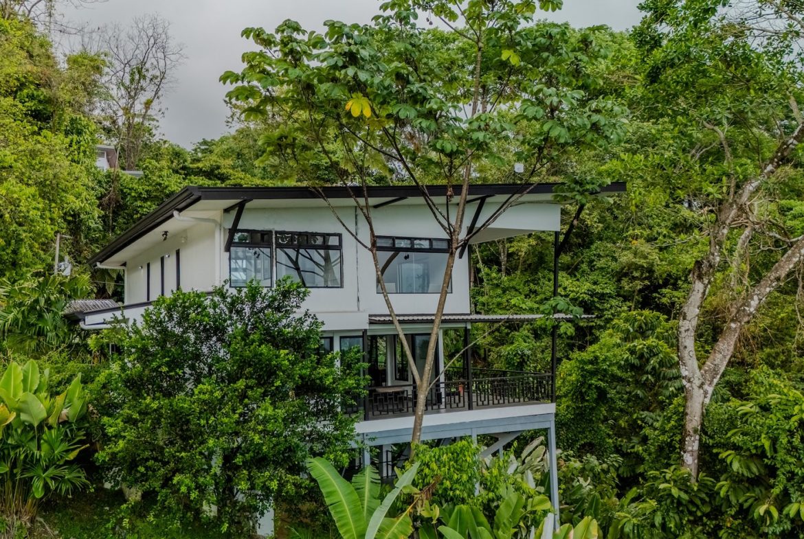 CASA LA ROCA JUNGLE PROPERTY WITH THREE BEDROOMS, IN UVITA  – 4.06 ACRES