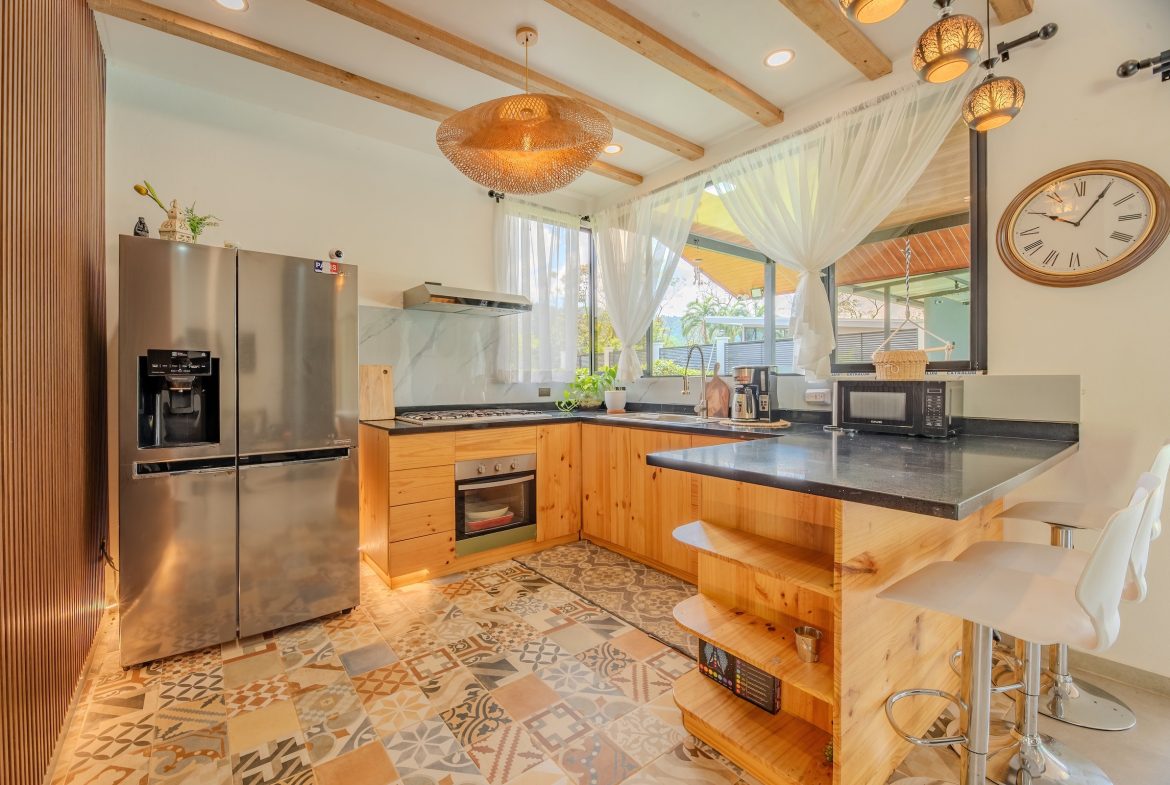 PROPERTY WITH THREE BEDROOMS AND POOL, IN VILLA NUEVA QUEPOS – 0.38 ACRES