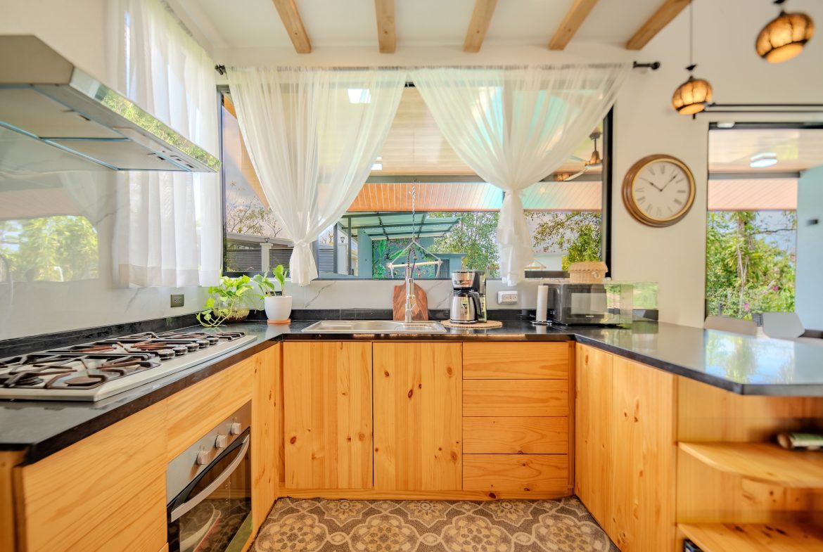 PROPERTY WITH THREE BEDROOMS AND POOL, IN VILLA NUEVA QUEPOS – 0.38 ACRES