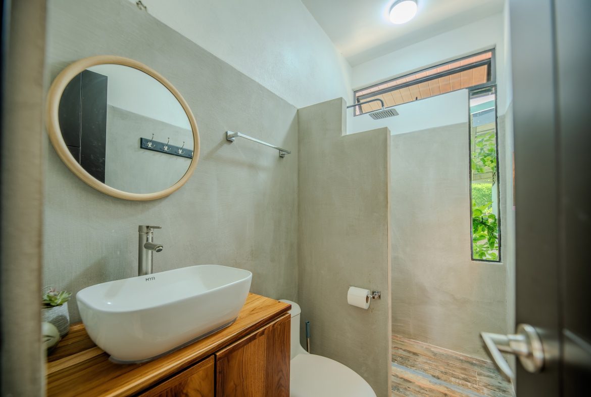 PROPERTY WITH THREE BEDROOMS AND POOL, IN VILLA NUEVA QUEPOS – 0.38 ACRES