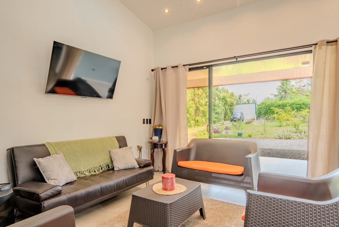 PROPERTY WITH THREE BEDROOMS AND POOL, IN VILLA NUEVA QUEPOS – 0.38 ACRES