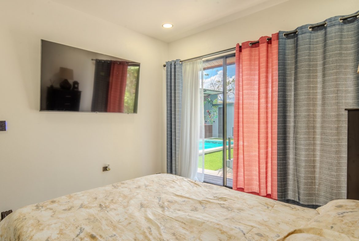 PROPERTY WITH THREE BEDROOMS AND POOL, IN VILLA NUEVA QUEPOS – 0.38 ACRES