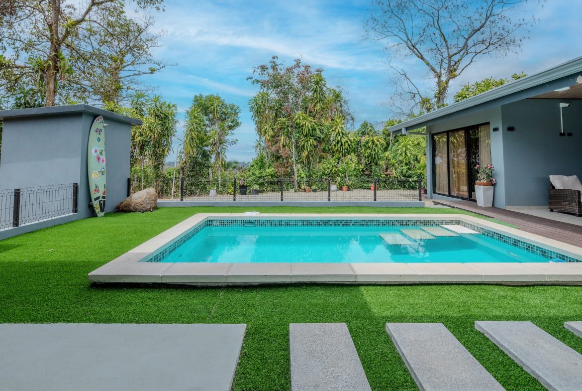 PROPERTY WITH THREE BEDROOMS AND POOL, IN VILLA NUEVA QUEPOS – 0.38 ACRES