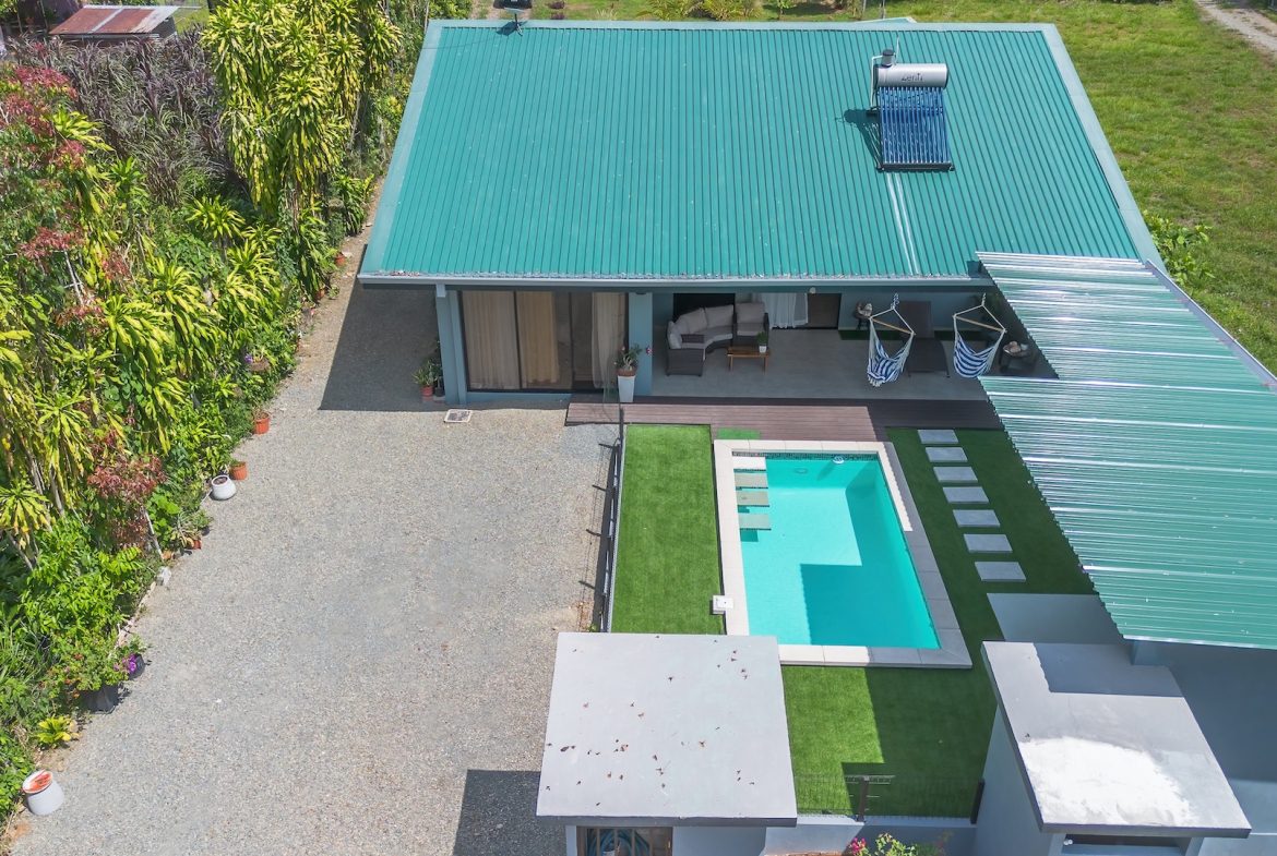 PROPERTY WITH THREE BEDROOMS AND POOL, IN VILLA NUEVA QUEPOS – 0.38 ACRES