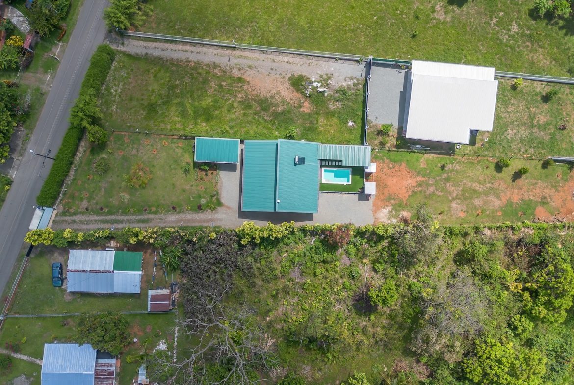 PROPERTY WITH THREE BEDROOMS AND POOL, IN VILLA NUEVA QUEPOS – 0.38 ACRES