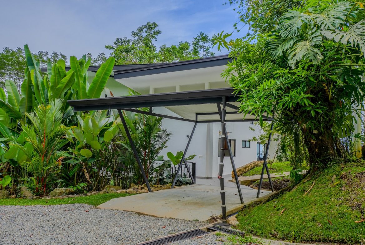 CASA LA ROCA JUNGLE PROPERTY WITH THREE BEDROOMS, IN UVITA  – 4.06 ACRES