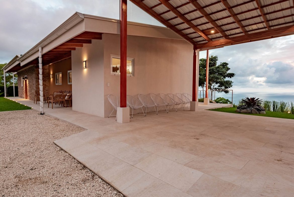 MOUNTAIN PROPERTY WITH FOUR BEDROOMS AND PANORAMIC OCEAN VIEWS, IN BALLENA – 2 ACRES