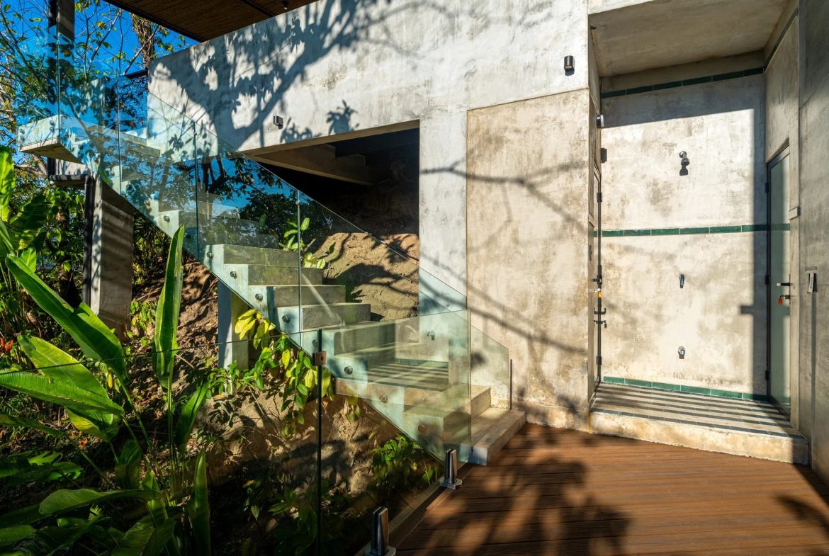 CASA MOON LUXURY PROPERTY WITH FOUR BEDROOMS AND AMAZING SUNSET VIEWS, IN QUEPOS – 0.61 ACRES