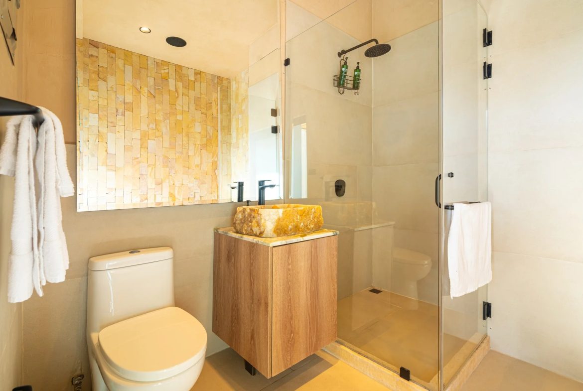 CASA MOON LUXURY PROPERTY WITH FOUR BEDROOMS AND AMAZING SUNSET VIEWS, IN QUEPOS – 0.61 ACRES