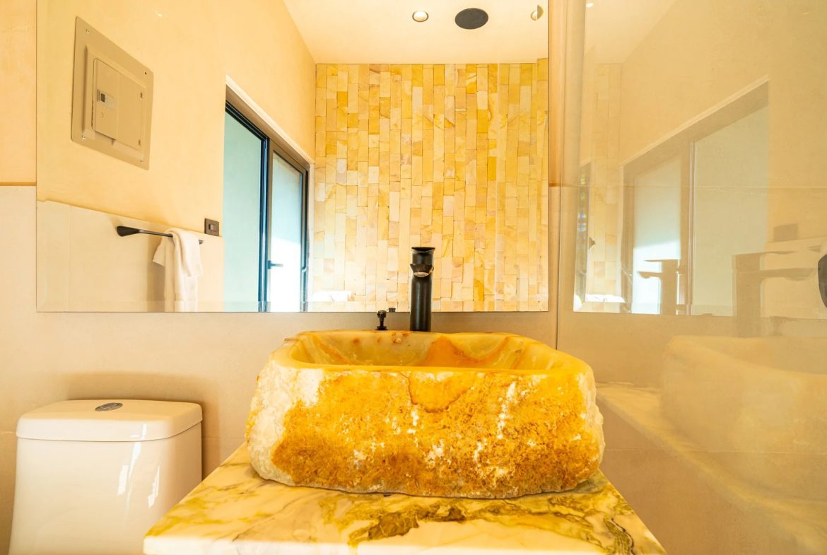 CASA MOON LUXURY PROPERTY WITH FOUR BEDROOMS AND AMAZING SUNSET VIEWS, IN QUEPOS – 0.61 ACRES
