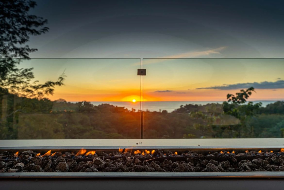 CASA MOON LUXURY PROPERTY WITH FOUR BEDROOMS AND AMAZING SUNSET VIEWS, IN QUEPOS – 0.61 ACRES