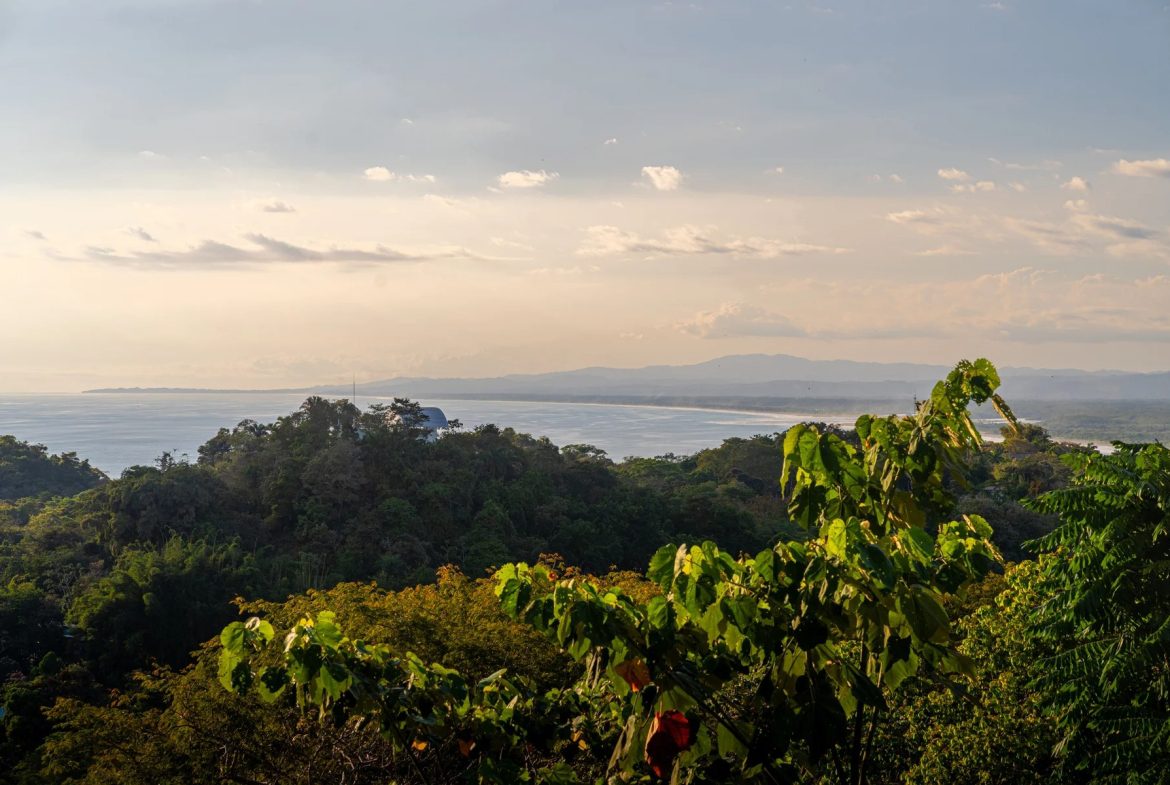 CASA MOON LUXURY PROPERTY WITH FOUR BEDROOMS AND AMAZING SUNSET VIEWS, IN QUEPOS – 0.61 ACRES