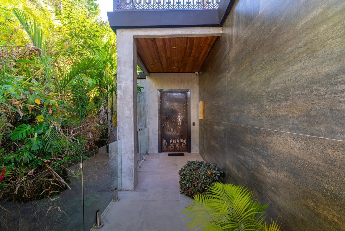 CASA MOON LUXURY PROPERTY WITH FOUR BEDROOMS AND AMAZING SUNSET VIEWS, IN QUEPOS – 0.61 ACRES