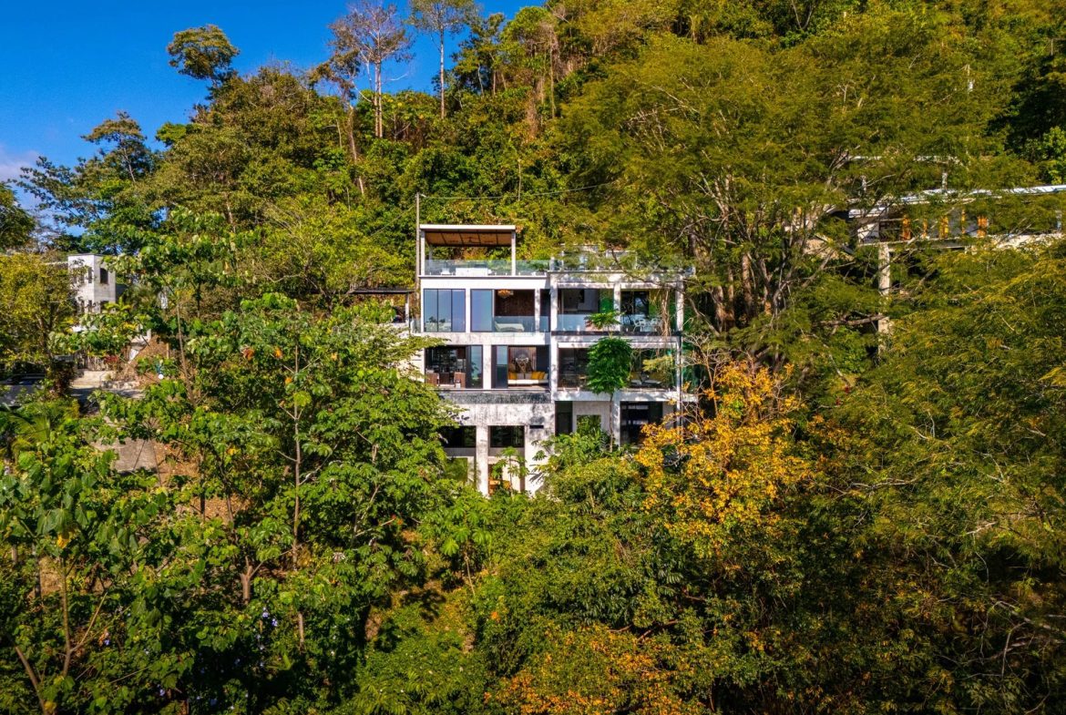 CASA MOON LUXURY PROPERTY WITH FOUR BEDROOMS AND AMAZING SUNSET VIEWS, IN QUEPOS – 0.61 ACRES