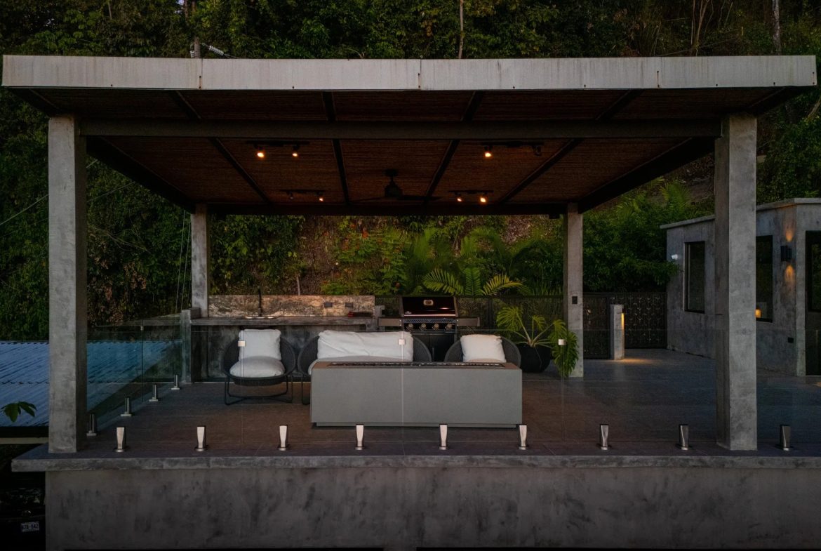 CASA MOON LUXURY PROPERTY WITH FOUR BEDROOMS AND AMAZING SUNSET VIEWS, IN QUEPOS – 0.61 ACRES