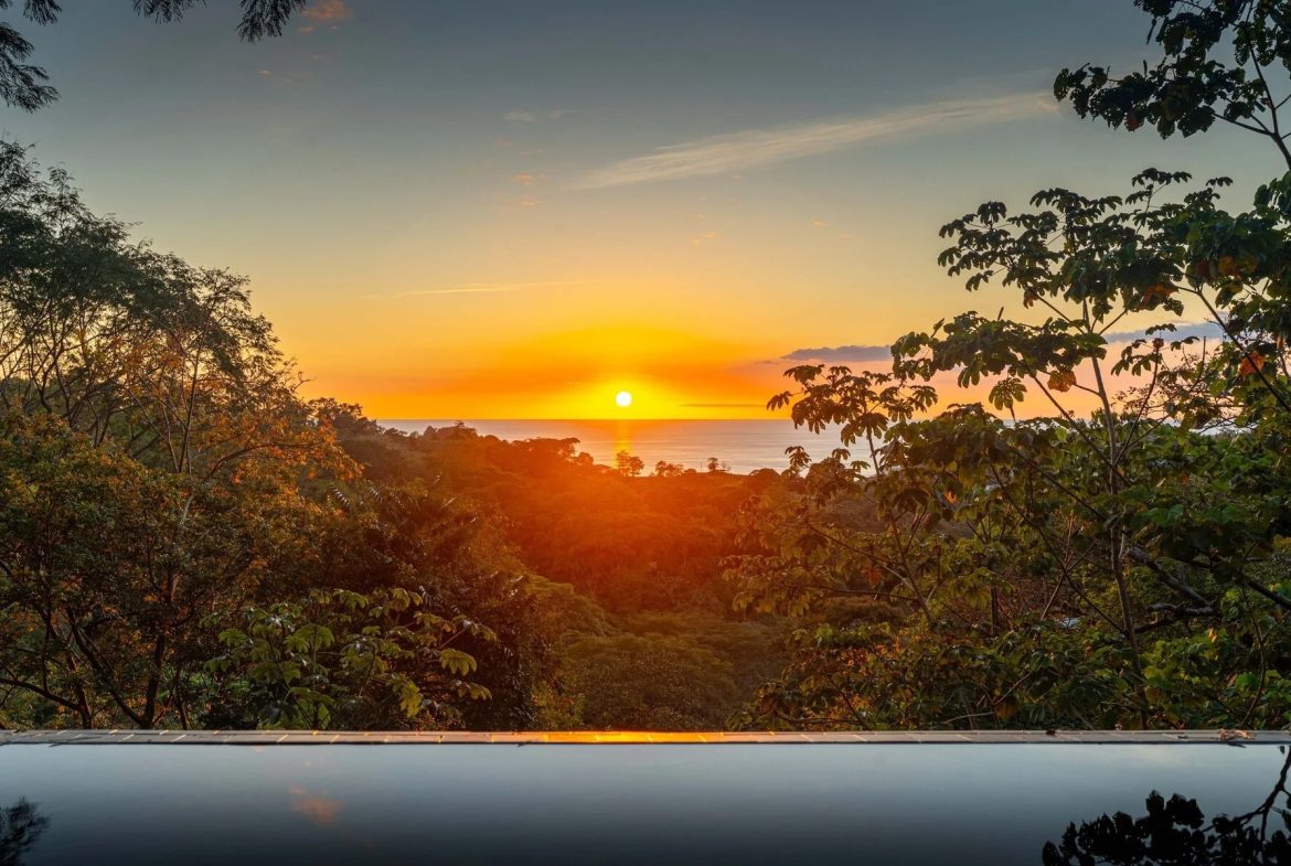 CASA MOON LUXURY PROPERTY WITH FOUR BEDROOMS AND AMAZING SUNSET VIEWS, IN QUEPOS – 0.61 ACRES
