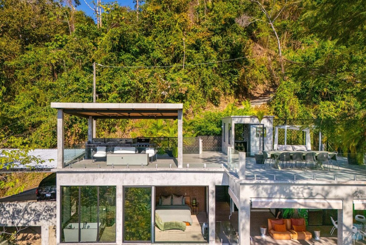 CASA MOON LUXURY PROPERTY WITH FOUR BEDROOMS AND AMAZING SUNSET VIEWS, IN QUEPOS – 0.61 ACRES