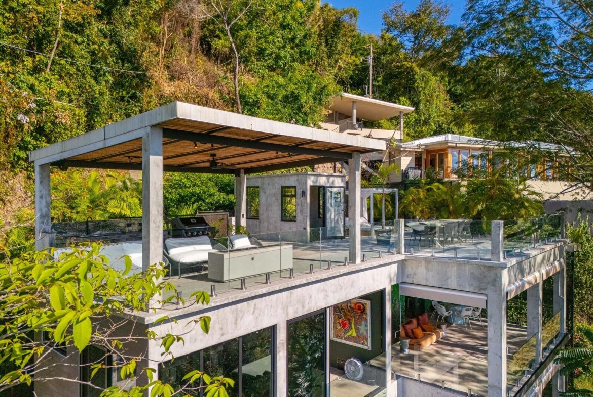 CASA MOON LUXURY PROPERTY WITH FOUR BEDROOMS AND AMAZING SUNSET VIEWS, IN QUEPOS – 0.61 ACRES