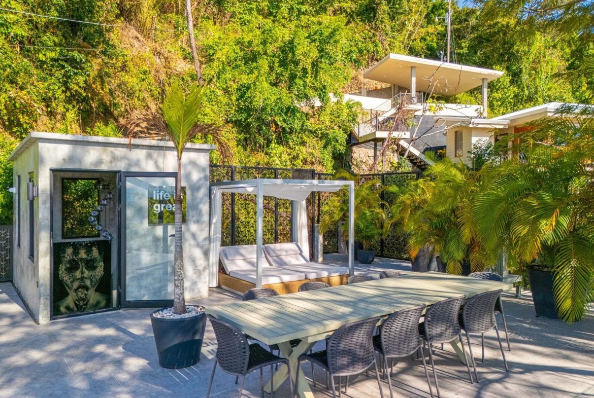 CASA MOON LUXURY PROPERTY WITH FOUR BEDROOMS AND AMAZING SUNSET VIEWS, IN QUEPOS – 0.61 ACRES