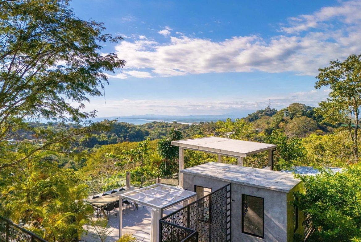 CASA MOON LUXURY PROPERTY WITH FOUR BEDROOMS AND AMAZING SUNSET VIEWS, IN QUEPOS – 0.61 ACRES