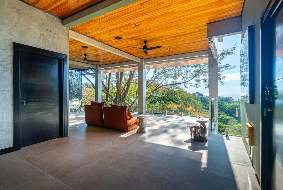 CASA MOON LUXURY PROPERTY WITH FOUR BEDROOMS AND AMAZING SUNSET VIEWS, IN QUEPOS – 0.61 ACRES