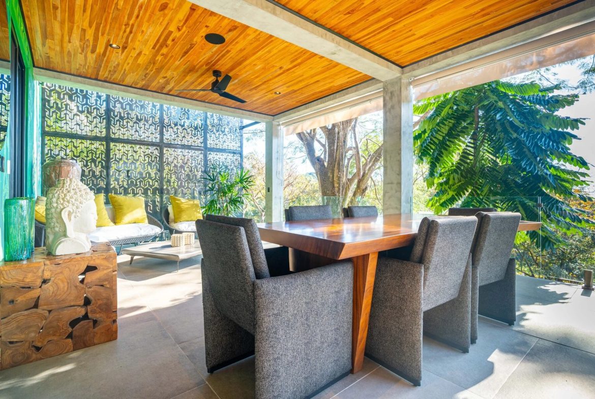 CASA MOON LUXURY PROPERTY WITH FOUR BEDROOMS AND AMAZING SUNSET VIEWS, IN QUEPOS – 0.61 ACRES